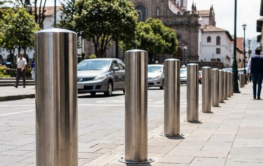 Bolardos metálicos para protección y control de acceso